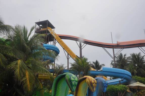 Tobogã com o nome de Sarcófago, no Beach Park, em Fortaleza - CE